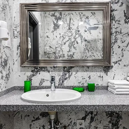 Levia Apartment-with 2 Bedrooms In The Old Town * Львів