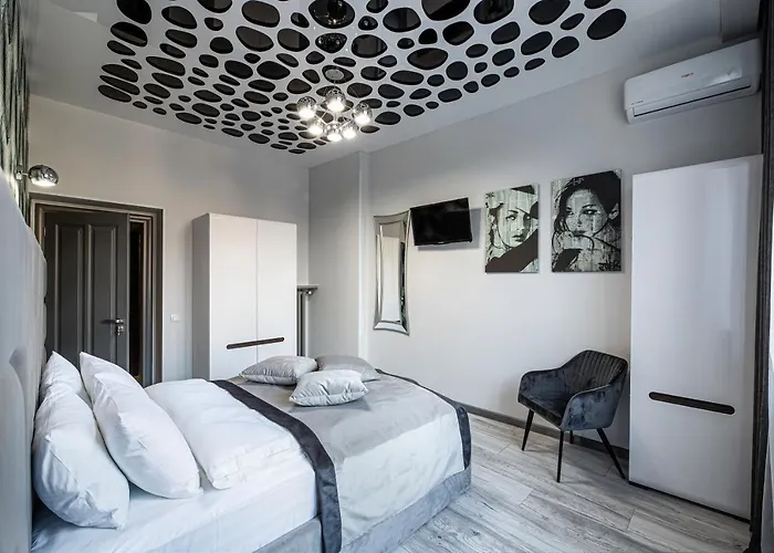 Levia Apartment-with 2 Bedrooms In The Old Town Lviv